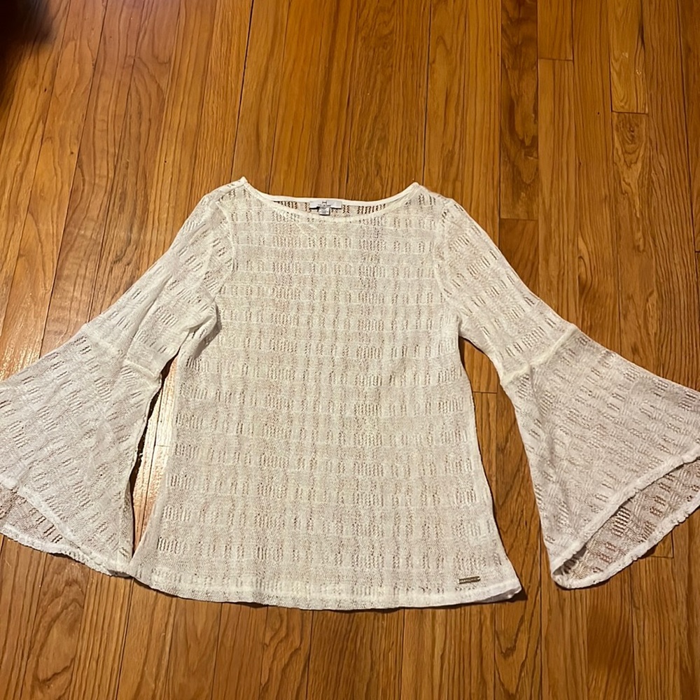 Women’s white top